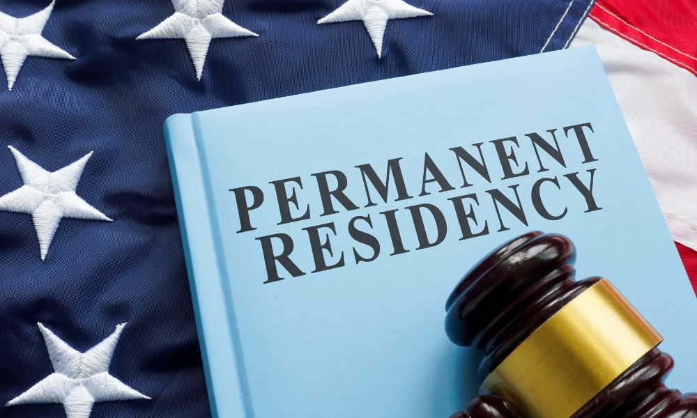 The Differences Between a Permanent Resident & Citizen
